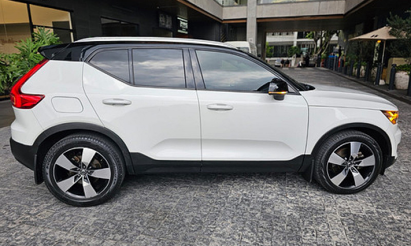 Volvo Xc 40 Momentum...