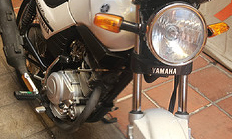 Motocicleta  Yamaha ...