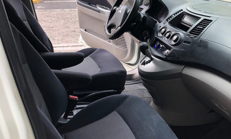 Mitsubishi Grandis 2...