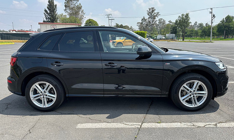 Audi Q5 2.0 L T S Li...