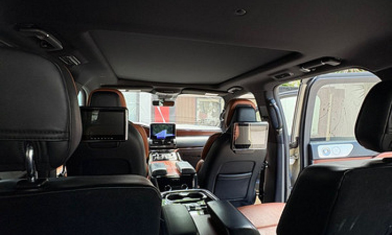 Lincoln Navigator 3....