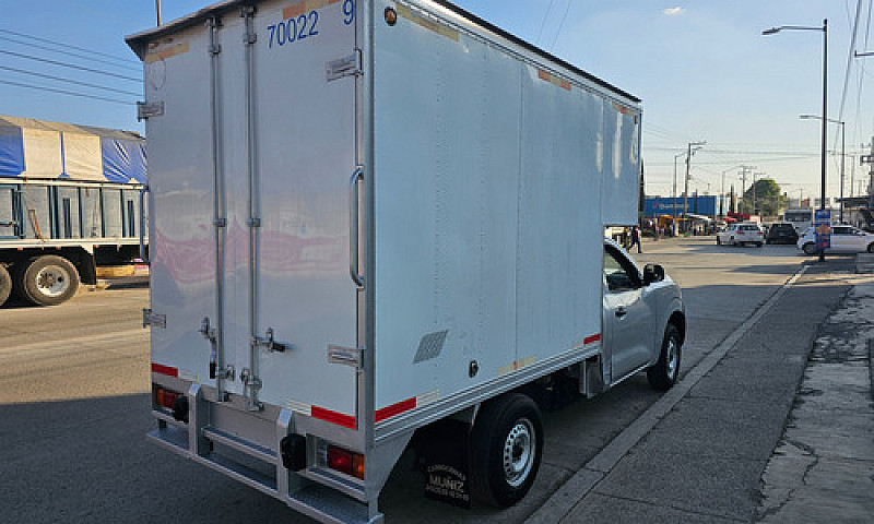 Nissan Np300 2.5 Est...
