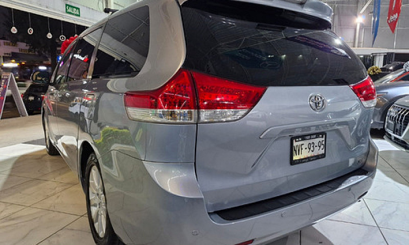 Toyota  Sienna  2013...