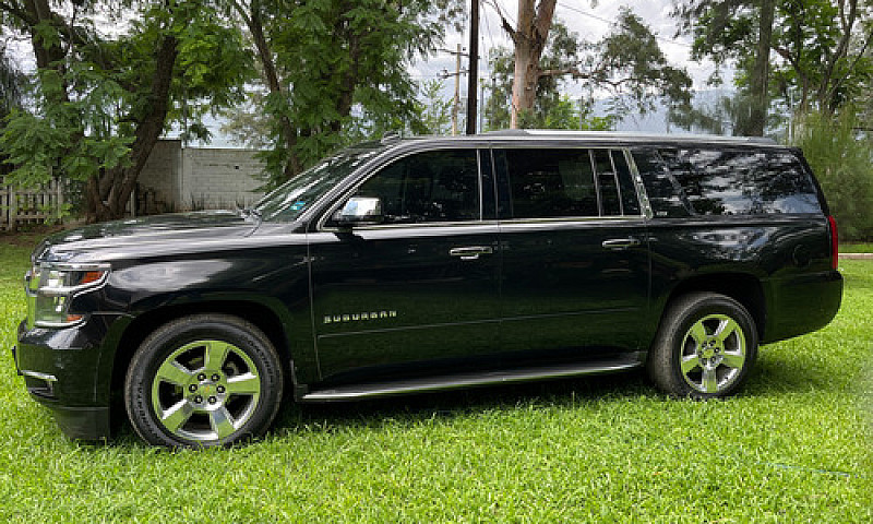 Chevrolet Suburban 5...