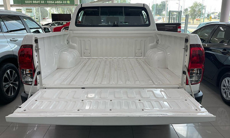 Toyota Hilux 2021...