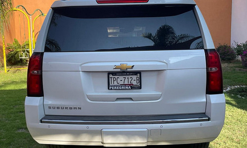Chevrolet Suburban 5...