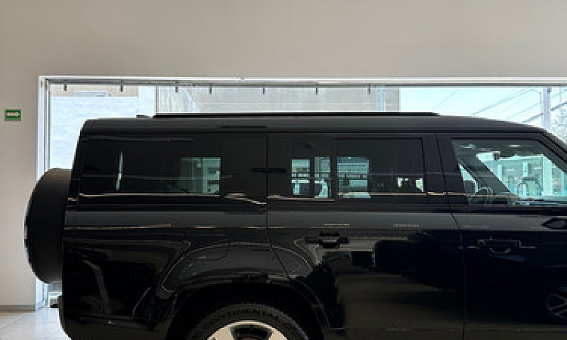 Land Rover Defender ...