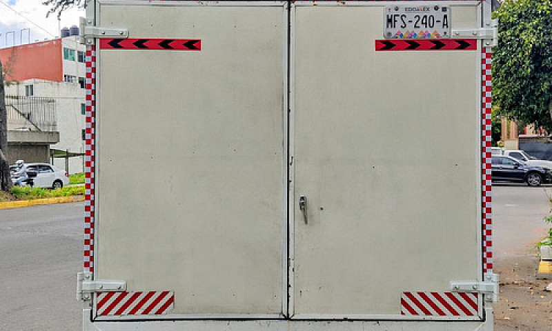 Nissan Np300 2.5 Tdi...