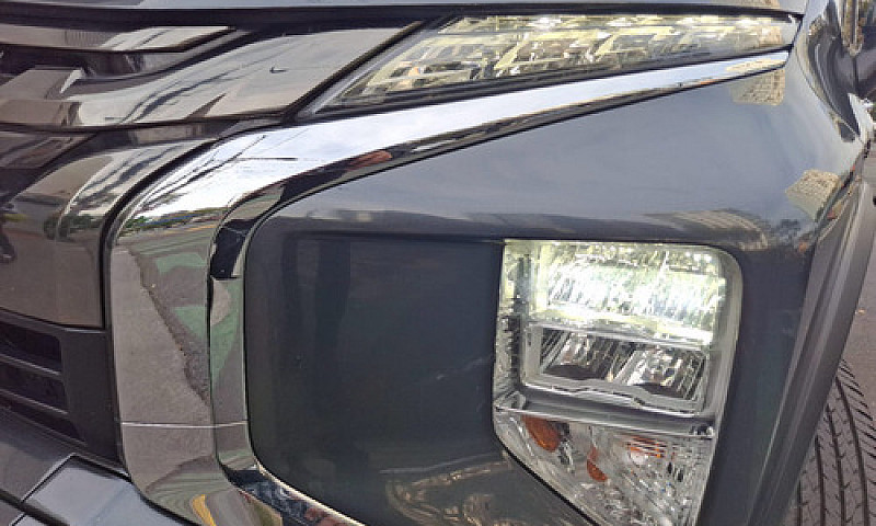 Mitsubishi Xpander 2...