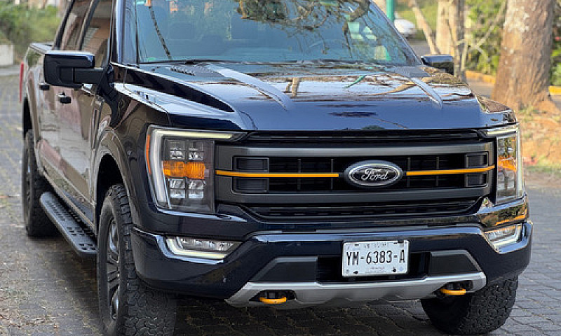 Ford Lobo Tremor 4X4...