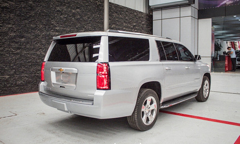Chevrolet Suburban 2...