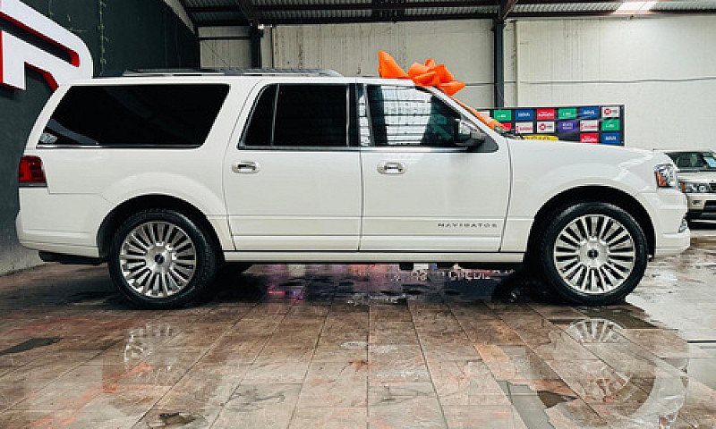 Lincoln Navigator 3....