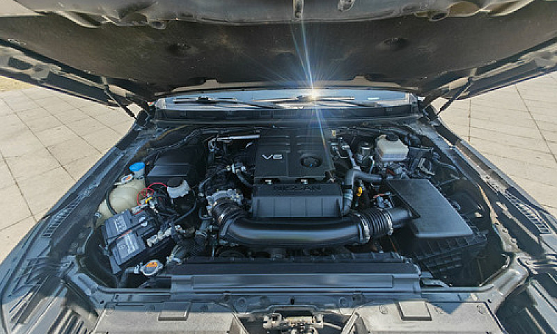 Nissan Frontier 3.8 ...