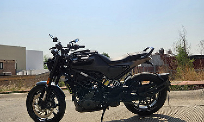 Motocicleta Husqvarn...