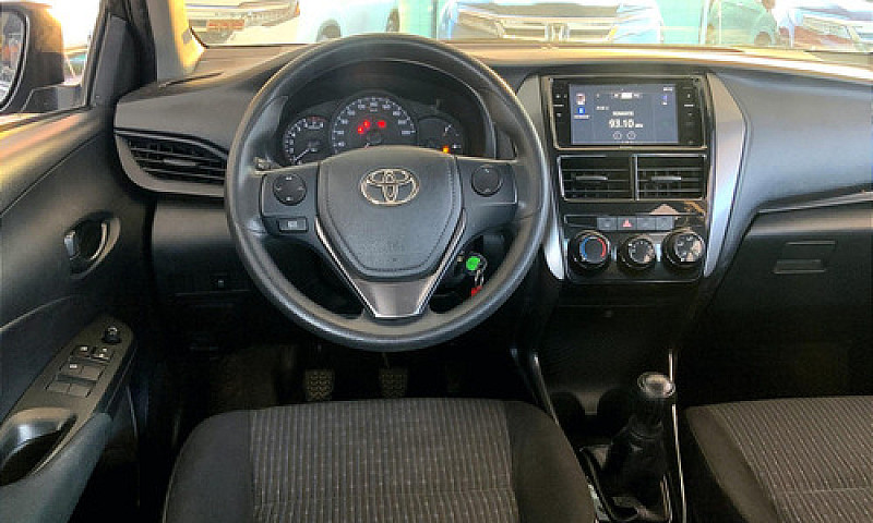 Toyota Yaris 2022...