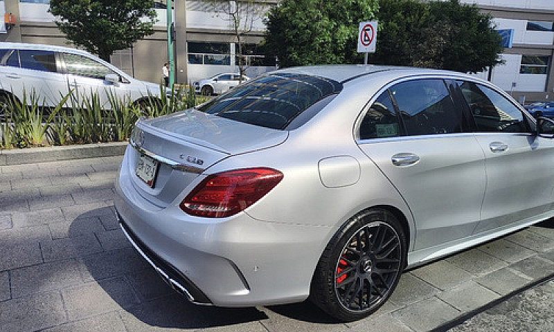 Mercedes-Benz  Clase...