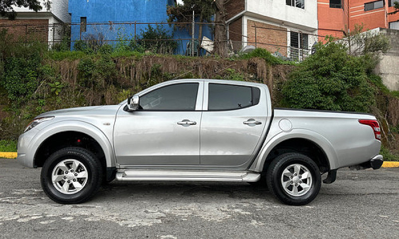 Mitsubishi L200 2.4 ...