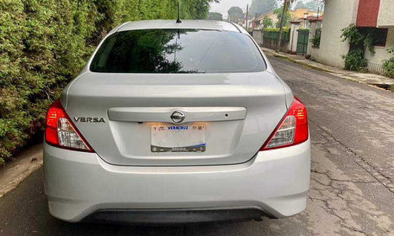 Nissan Versa 1.6 Exc...