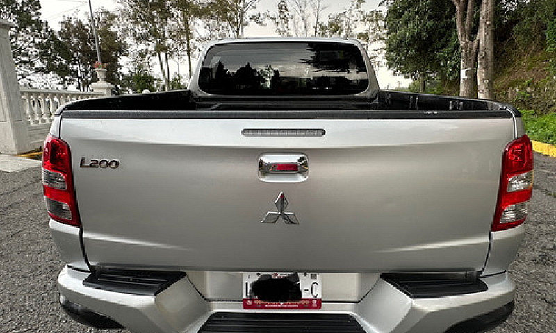 Mitsubishi L200 2.4 ...