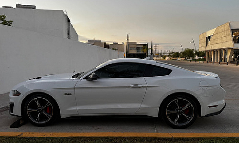 Ford Mustang 5.0L Gt...