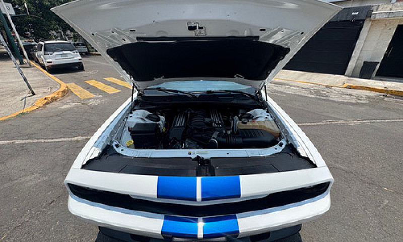 Dodge Challenger 6.4...