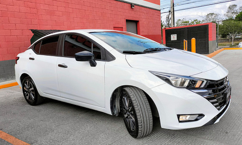 Nissan Versa 1.6 Sen...