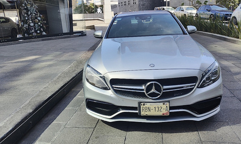 Mercedes-Benz  Clase...