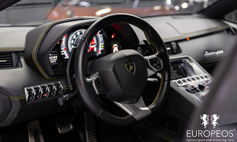 Lamborghini Aventado...