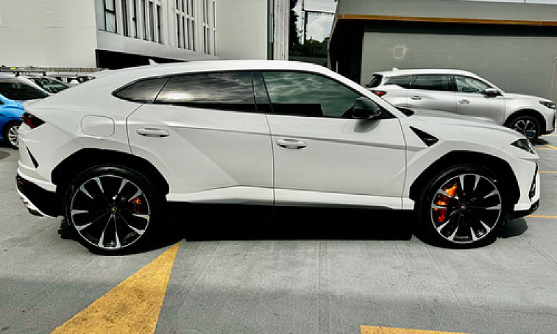 Lamborghini Urus 4.0...