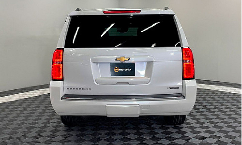 Chevrolet Suburban 2...