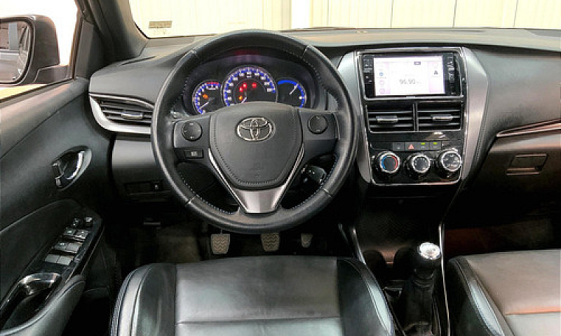 Toyota Yaris 2021...