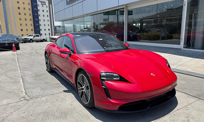 Porsche Taycan 2023...