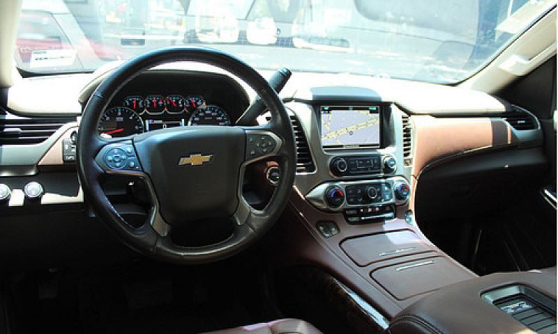 Chevrolet Suburban 2...