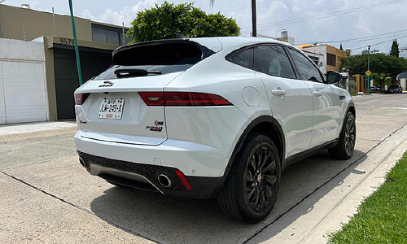 Jaguar F-Pace 3.0 Fi...