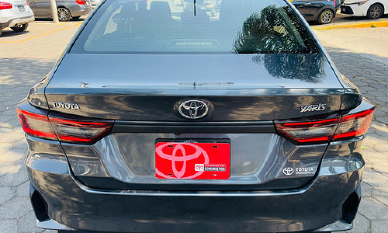 Toyota Yaris 2023...