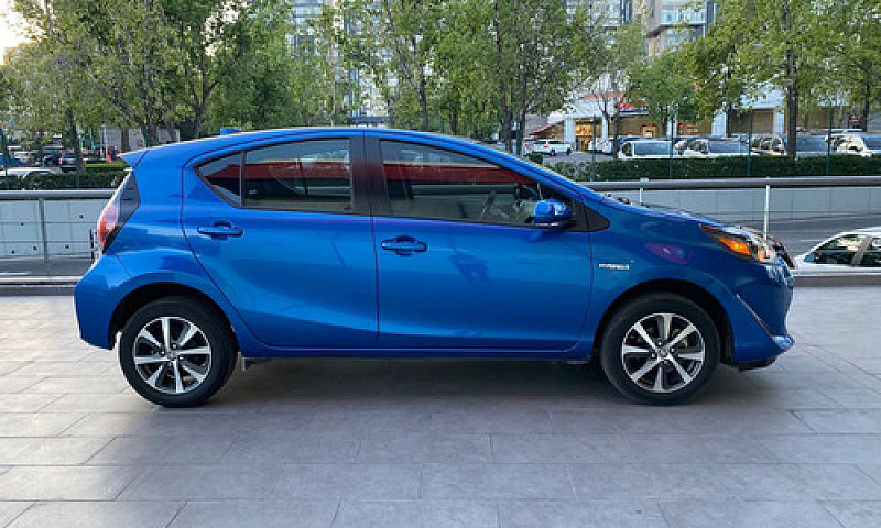 Toyota Prius 2021...