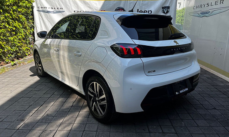 Peugeot 208 2023...