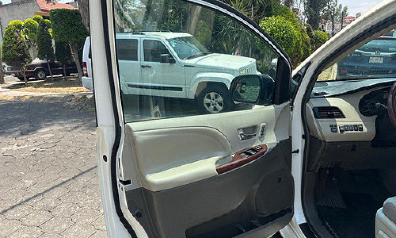 Toyota Sienna 3.5 Li...