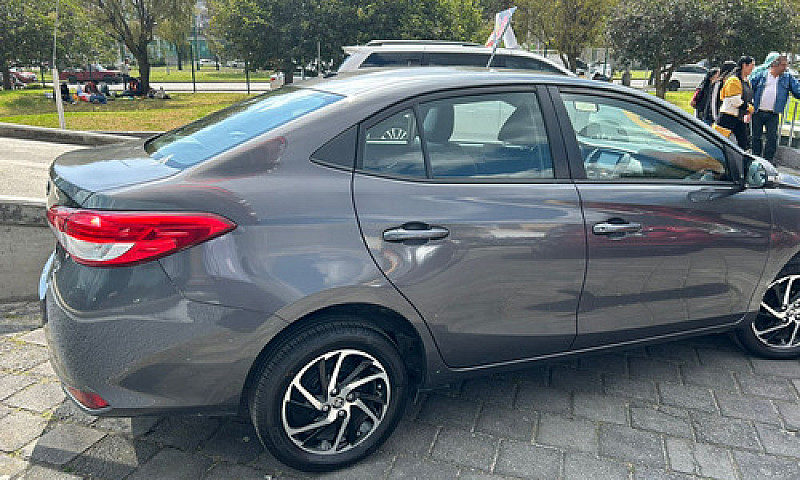 Toyota Yaris 2021...