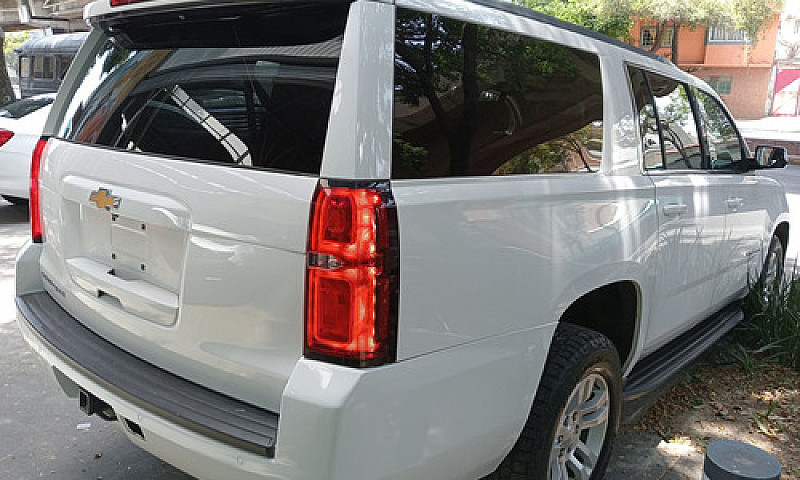 Chevrolet Suburban 2...