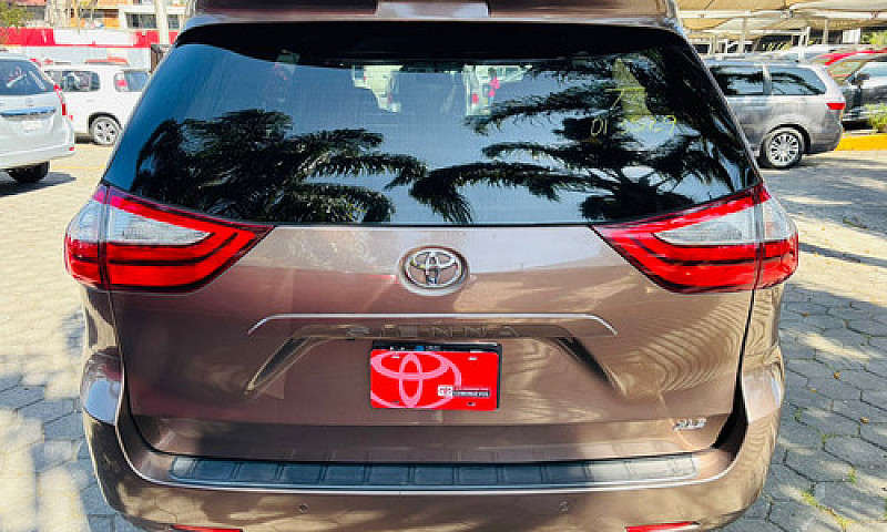 Toyota Sienna 2019...