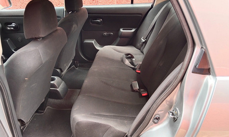 Nissan Tiida 1.8 Sen...