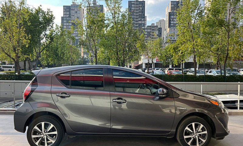 Toyota Prius 2020...