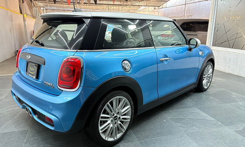 Mini Cooper...