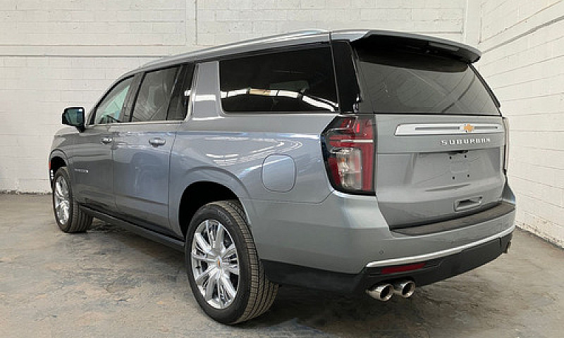 Chevrolet Suburban 2...