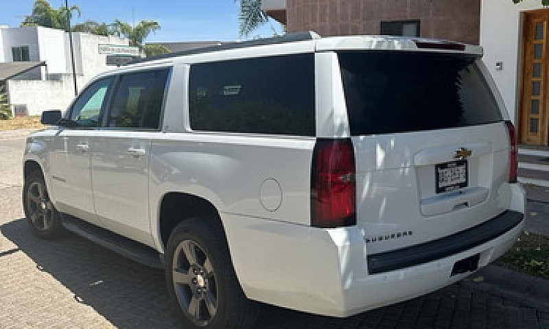 Chevrolet Suburban 5...