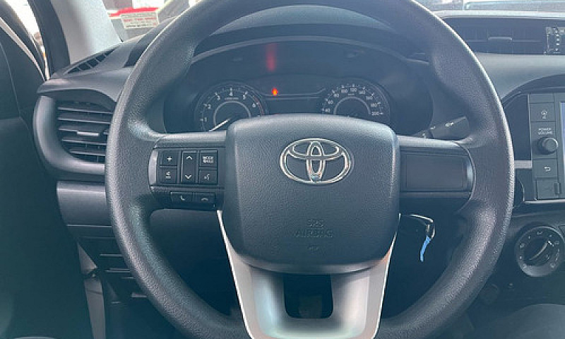 Toyota Hilux 2021...
