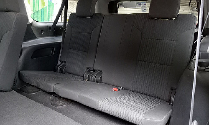 Chevrolet Suburban 2...
