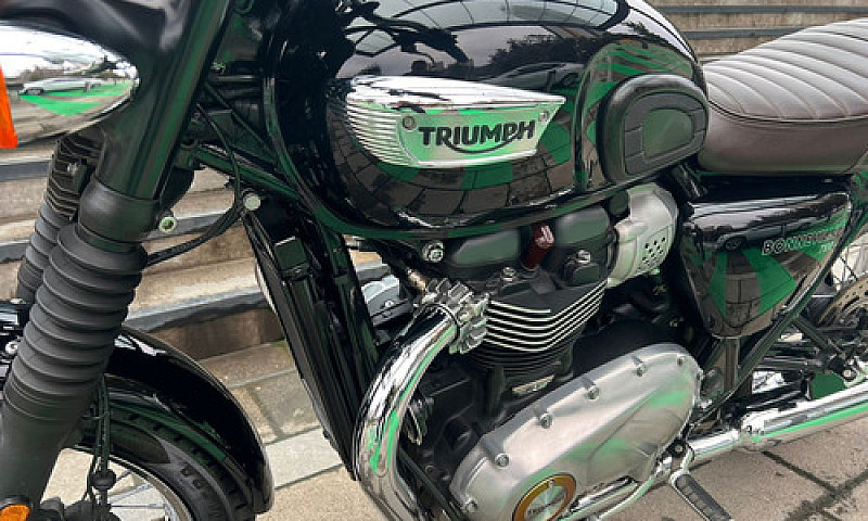 Moto Triumph Bonevil...
