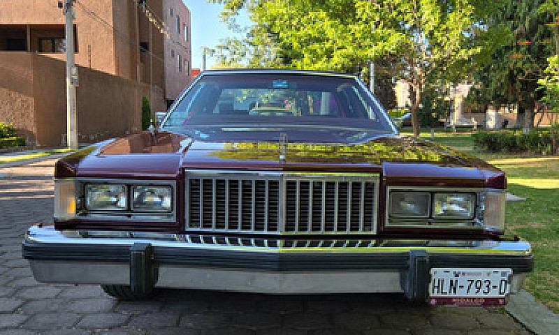 Ford Grand Marquis V...